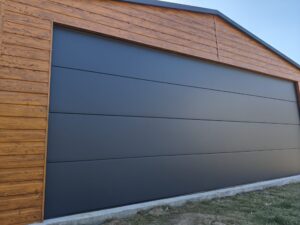 Garaj din tablă 6m x 6m cu poartă secțională