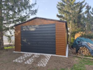 Garaj din tablă 4m x 6m cu poartă basculantă