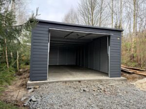 Garaj din tablă 4m x 6m cu pantă spre spate, cu poartă basculantă