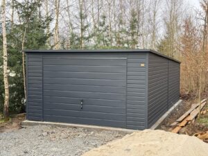 Garaj din tablă 4m x 6m cu pantă spre spate, cu poartă basculantă