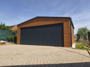 Garaj din tablă 6m x 6m cu poartă secțională