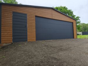 Garaj din tablă 8m x 6m cu poartă secțională